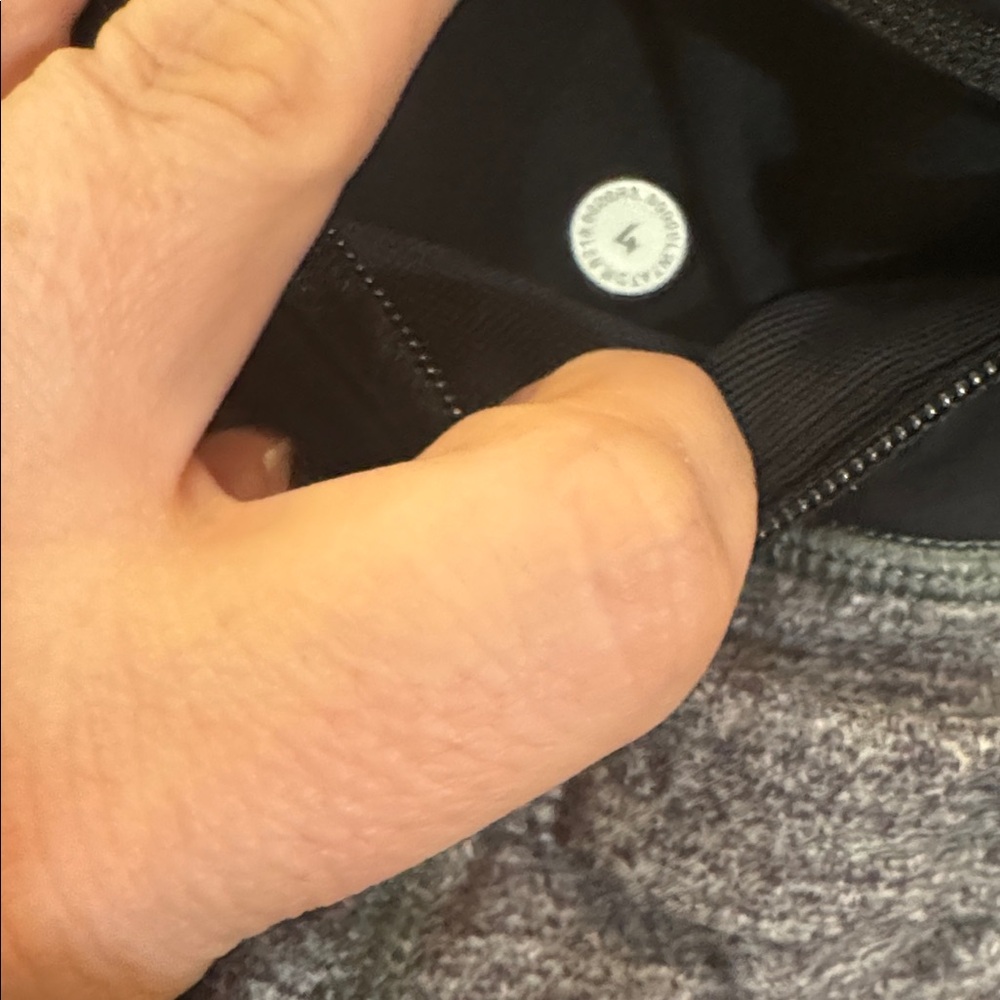 Lululemon - Picture 2 of 4